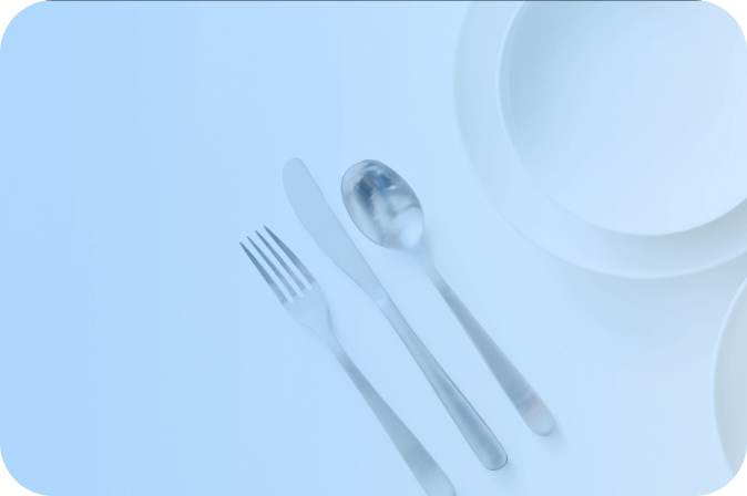 Associativ bild av restaurangbranschen som visar tallrik, gaffel, kniv och sked
