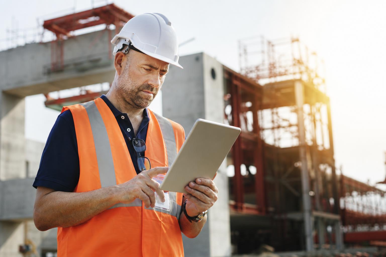 Bygg crew and job-site workforce tracking